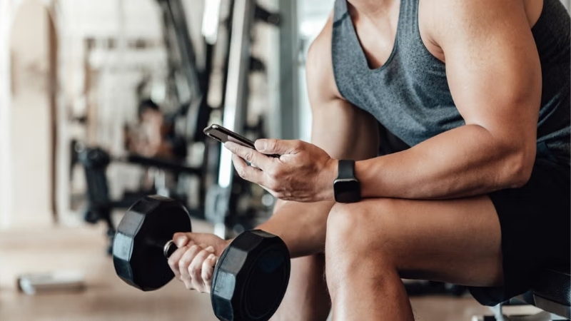 How to Choose Gear for the Best Arm Workout With Dumbbells